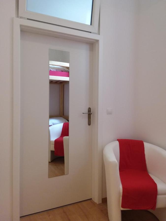 Living In The Box Hostel Βερολίνο Εξωτερικό φωτογραφία